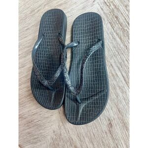 flip flops 5-6 gray glittery